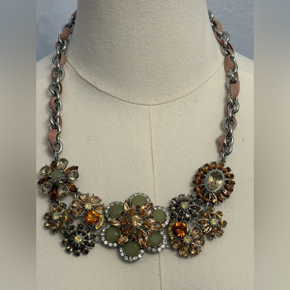 💛TALBOTS FLORAL NECKLACE 💛
